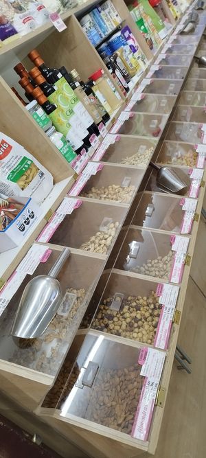 Frutos secos a granel at Clavellina in Santiago