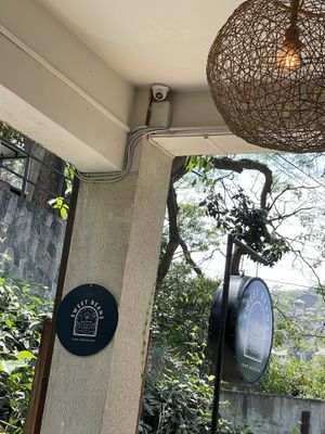 Ein halb Draußen Café   at Sweet Beans Kandy in Kandy