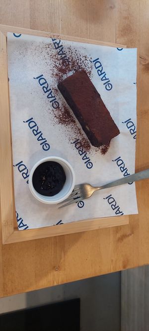 chocolate brownie at GIARDÍ  in Milan