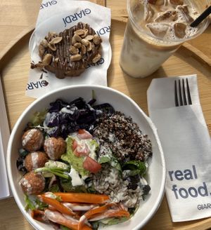 Yummy salad and banana bread  at GIARDÍ  in Milan