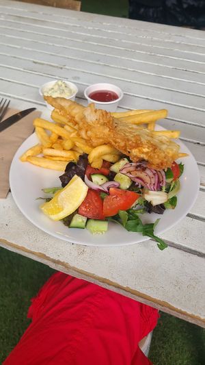 Fysh and chips at Mama B's in Chippendale