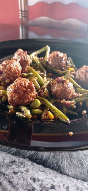 Vegan Meatballs with green beans and quinoa at Manduca Mundana in La Serna Del Monte