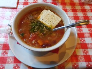 Minestrone at Gino‘s East in Chicago