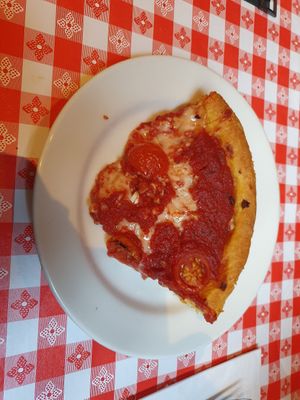 Deep dish at Gino‘s East in Chicago