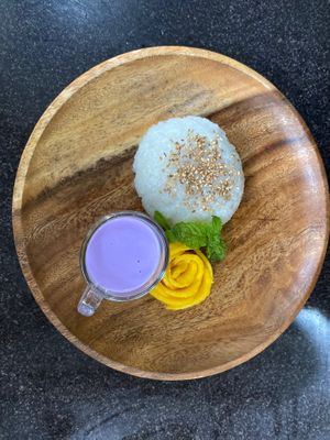 I love there dessert mango sticky rice it was so deliciously amazing at Vedge Bohol in Panglao