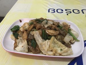 pad see ew  at Cut Vegetarian Food - เจียระไนอาหารเจ in Nakhon Pathom