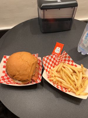   at Lola Miller - Easy Diner in Naples