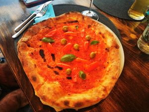 Olive and tomato pizza at Tiki Beach Bisztró in Zamardi