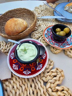 Brot mit Aioli und Oliven (Bread with aioli and olives) - so delicious! at Restaurante Chicos del Mar in Mallorca