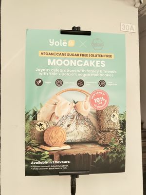 Moon cake at Yolé Cafe - Chinatown in Central Singapore