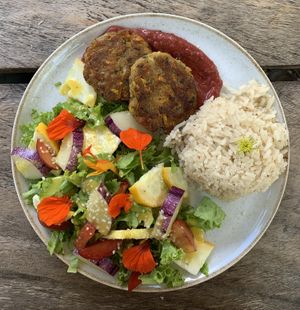 menu of the day, coconut rice; soy patty with pumpkin; salad from the garden + banana cake with coconut  at Cocina La Itinerante  in El Carmen De Viboral