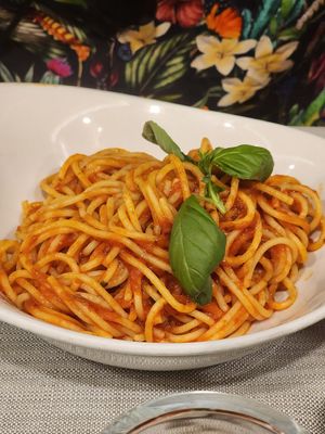 Tomato spaghetti at Babayaga in Bellagio