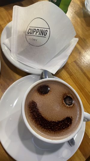 Chocolate quente e pão de beijo deliciosos!  at Cupping Café in Sao Paulo