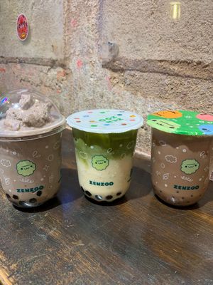 Matcha ya con leche de avena (5€) (el del medio) at ZenZoo in Barcelona