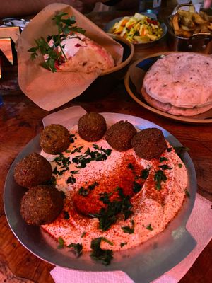 Hummus con falafel at Cult of Pita in Porto