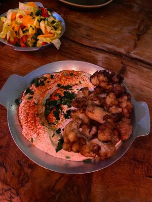 Hummus de coliflor at Cult of Pita in Porto