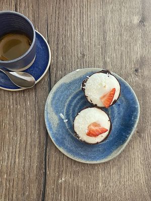 A espresso and 2 small cakes at La Foietin in Schio