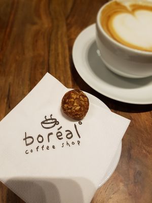 Cinnamon bliss ball & oat latte at Boreal Coffee Shop - Stand in Geneva