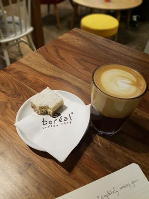 Raw coconut treat & almond latte at Boreal Coffee Shop - Stand in Geneva