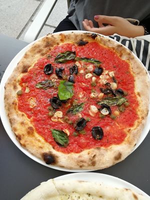 Pizza Marinara at Osteria El Italiano in Portomarin