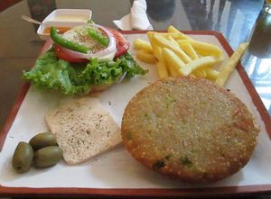 Veganised quinoa burger at Tomatecafe Cafeteria Vegetariana in La Paz