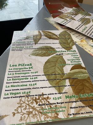 Menu with vegan pizza clearly labeled   at A La Louche in Quiberon