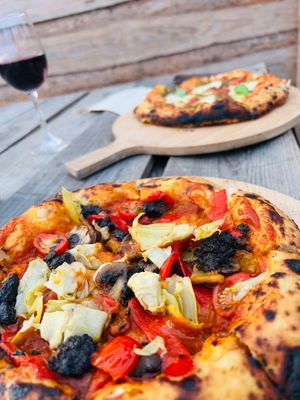 Delicious pizzas at Nómade Comida Sustentável in Pataias