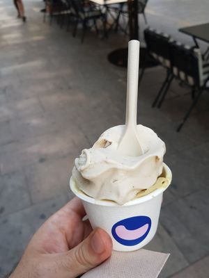 Vanilla and pistachio at CAJÚ Gelato in Barcelona