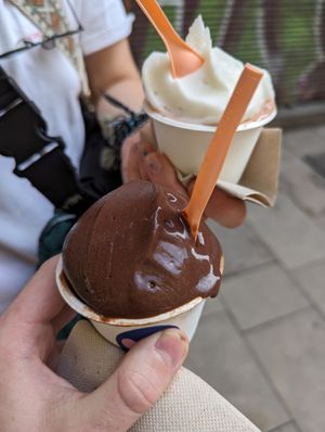 Chocolate and Hazelnut+ Strawberry at CAJÚ Gelato in Barcelona