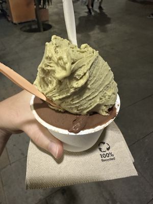 Pistachio and chocolate  at CAJÚ Gelato in Barcelona