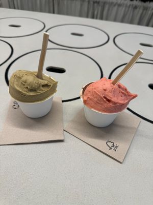 Caramel/Pistachio + Chocolate/Strawberry at CAJÚ Gelato in Barcelona
