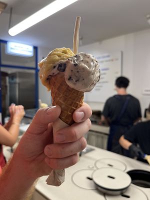 Choc banana chip and peach mint  at CAJÚ Gelato in Barcelona