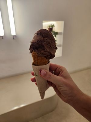 chocolate hazelnut at CAJÚ Gelato in Barcelona
