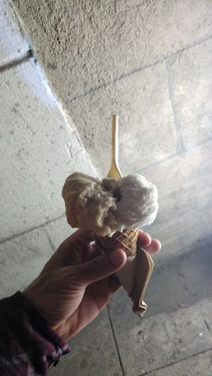 Aceite y romero con manzana y canela 4,8€ pero delicioso at CAJÚ Gelato in Barcelona