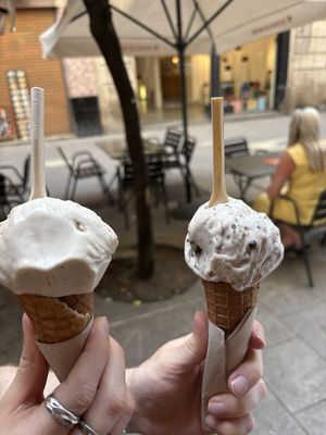 vanilla and banana choclate chip banana at CAJÚ Gelato in Barcelona