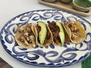 Tacos de setas y de coliflor  at Chibiski Oviedo in Oviedo