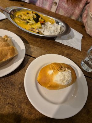 Vegan cheese bread and curry at Letter of Light - Bichui Anbu - 빛의 안부  in Jeonju