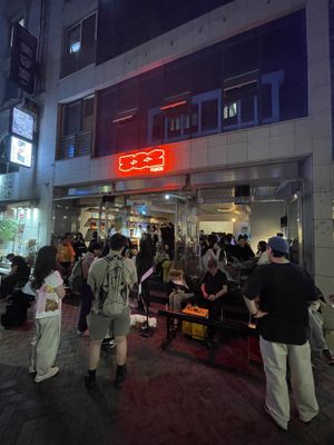 Amazing vinyl music and atmosphere  at Furoa in Seoul