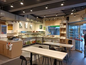 Overall ambience at Xiǎodòu Miáo Sùshí Zìzhùcān - 小豆苗素食自助餐 in Taipei