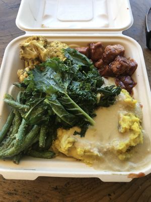 Curry cauli, kale, bbq tofu, mashed potatoes and gravy, delicious green beans at Tastebuds in Willits