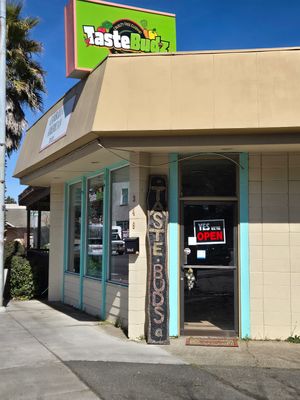  at Tastebuds in Willits