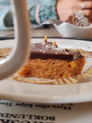 Snickers cake at Levin & Co in Mariestad