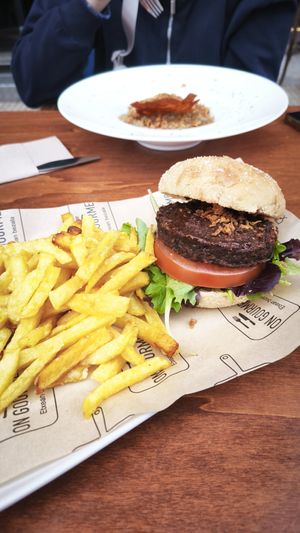 Hamburguesa vegetal (sin queso ni mayonesa) at On Gourmet in Zumaia