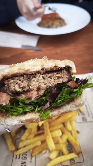 Hamburguesa vegetal (sin queso ni mayonesa) at On Gourmet in Zumaia