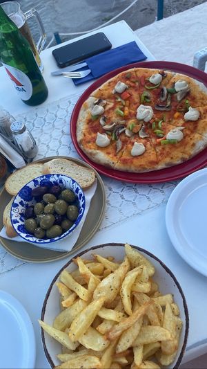 Pizza chips olives   at Paquita Degustació in Tarragona