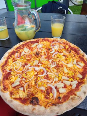 Vegan pizza at Pizzeria z Nowolipek in Warsaw