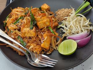 Pad Thai with tofu at Tar Tar Bar in Koh Tao