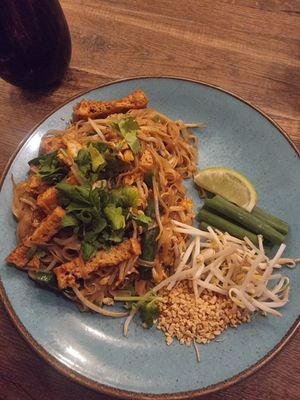 Pad thai at Bonjour Pho in Krakow