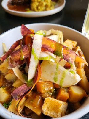 Petit salé aux lentilles
Lentilles fumées et tofu, pommes de terre, légumes racines
CHF 21.-
Menu dès le 16.12.2023 at Cocotte in Fribourg