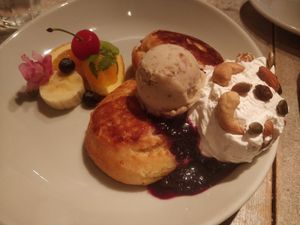 Heavenly pancakes with seasonal fruits and ice cream (ew, rum raisin) at AIN SOPH.Journey in Tokyo